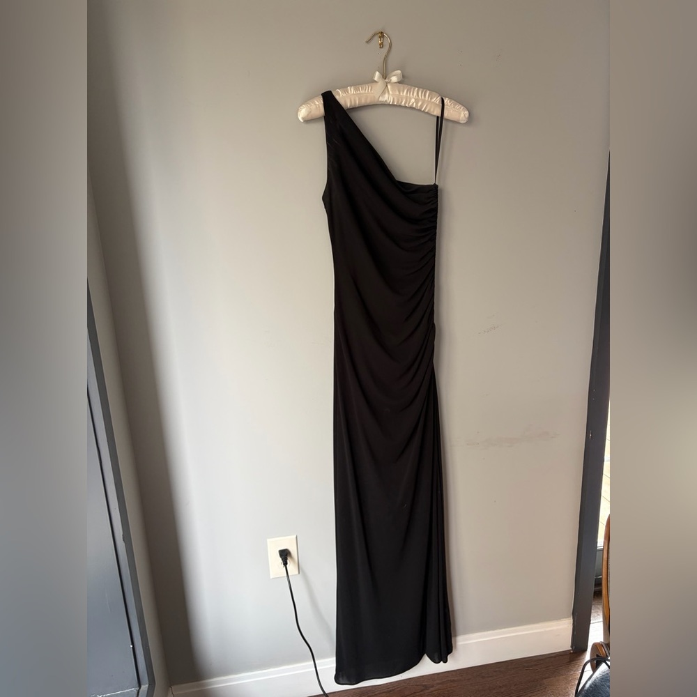 Laundry By Shelli Segal One-Shoulder Black Gown